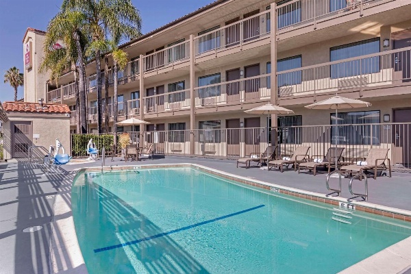 Best Western Plus Executive Inn image 2